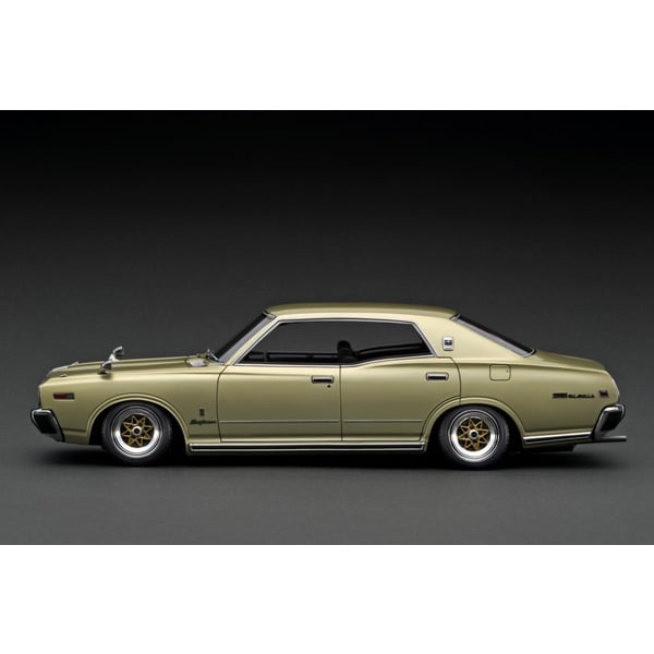 Ignition Model IG3554 1/18 Nissan Gloria Brougham 330 Gold [Resin Model Car] - image 3