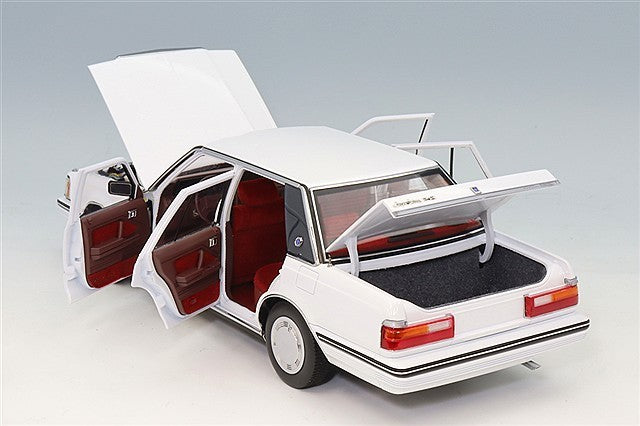 XiaoGuang Model XGM8250611W-1 1/18 Toyota Crown MS122 White Red