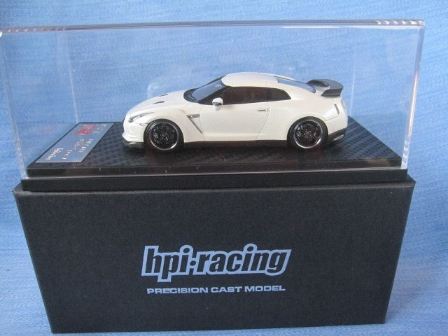 hpi hpi8438 1/43 Nissan GT-R Spec V R35 Brilliant White Pearl