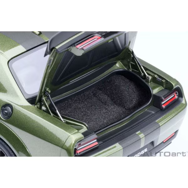 AUTOart 71761 1/18 Dodge Challenger SRT Jailbreak 2022 Green Diecast