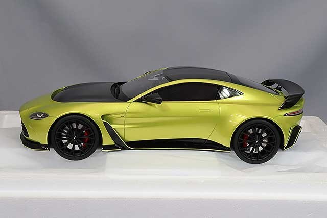 TOP SPEED TS0453 1/18 Aston Martin V12 Vantage Cosmopolitan Yellow