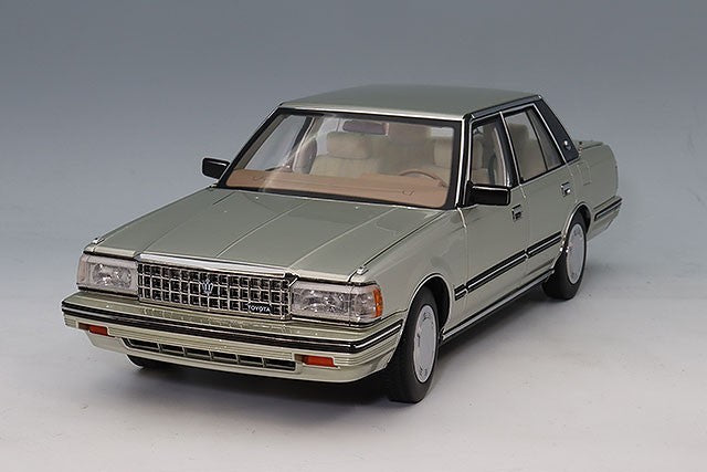 XiaoGuang Model XGM8251123G 1/18 Toyota Crown MS122 Gold