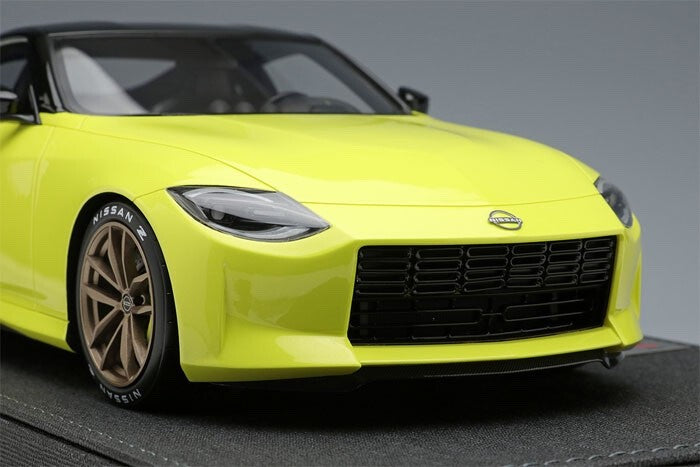 Make Up IDEA IM056 1/18 Nissan Fairlady Z Prototype 2020 Yellow Resin Model Car