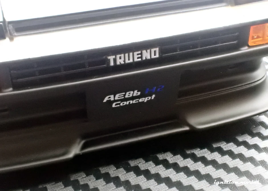 Ignition Model IG3809 1/18 Toyota Sprinter Trueno AE86 H2 White/Black Resin