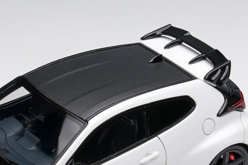 Make Up EIDOLON EM704A 1/43 Toms GR Yaris 2021 Super White II