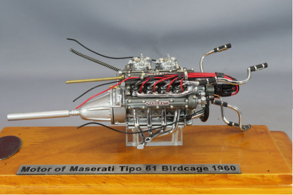 CMC CMC-126 1/18 Maserati Tipo 61 Birdcage Engine with Case Diecast