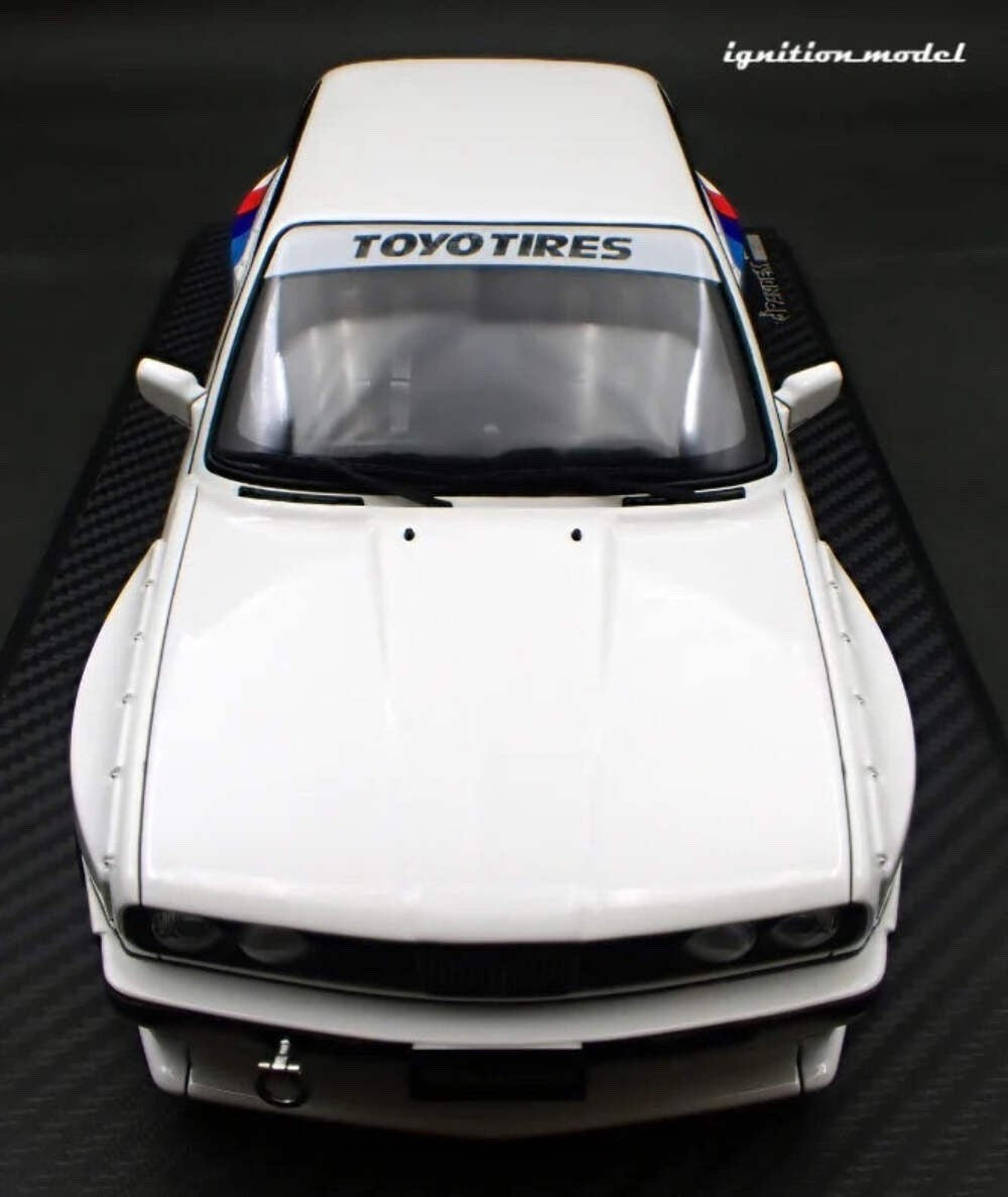 Ignition Model IG3714 1/18 BMW Pandem 30 White Mesh Wheels Gold