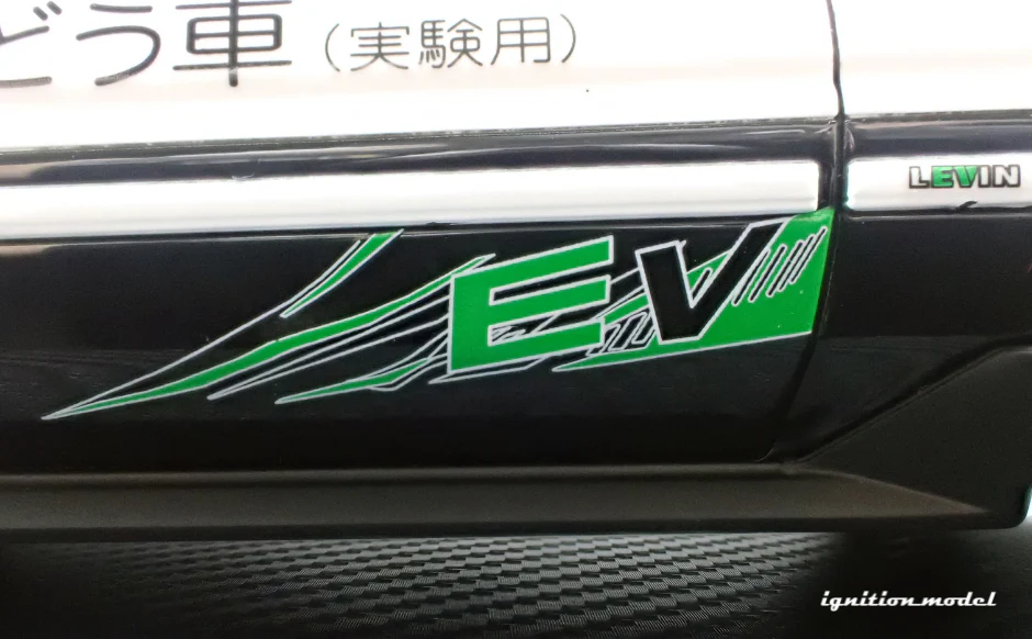 Ignition Model IG3807 1/18 Toyota Corolla Levin AE86 BEV White/Black Resin