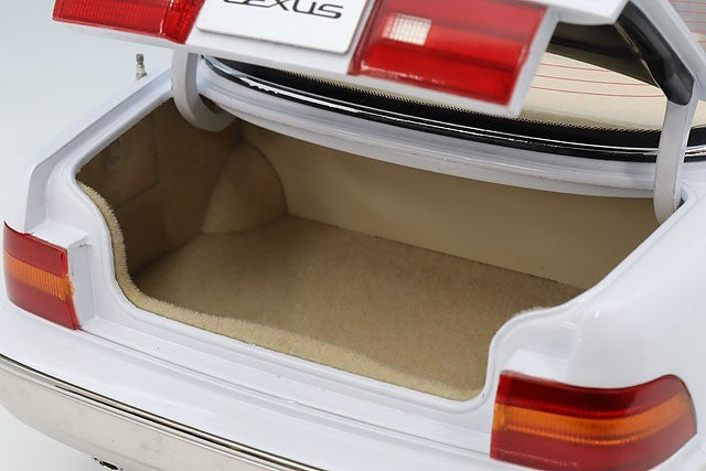 XiaoGuang Model XGM8230811W 1/18 Lexus LS400 1993 White