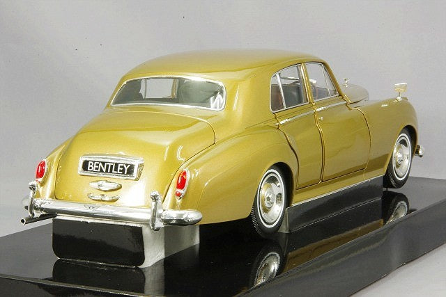 Minichamps MC100139952 1/18 Bentley S2 1954 Gold Die-cast