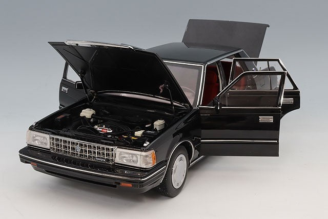 XiaoGuang Model XGM8250612B-1 1/18 Toyota Crown MS122 Black Red