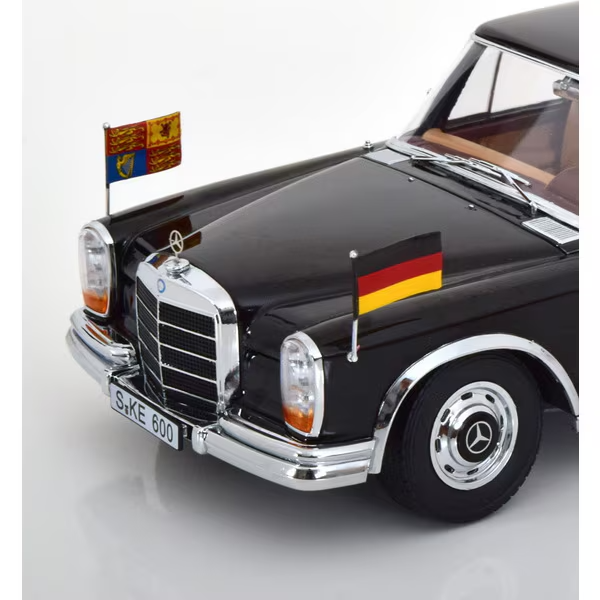 KK Scale KKDC181185 - 1/18 Mercedes 600 W100 Landaulet 1965 Elizabeth II