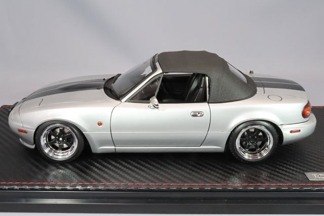 Ignition Model - IG3202 1/18 Eunos Roadster (NA) Silver — With Engine