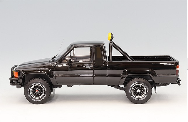OttO OTM481 1/18 Toyota Hilux SR5 1985 Black Back to Future Spec