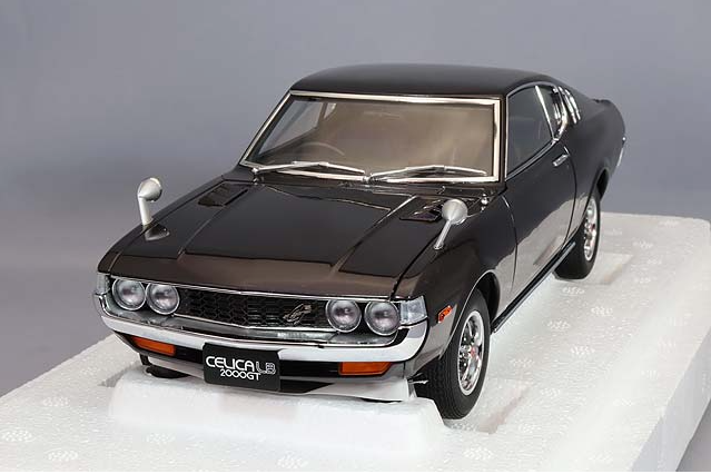 AUTOart 78769 1/18 Toyota Celica 2000GT RA25 1973 Dark Purple Met