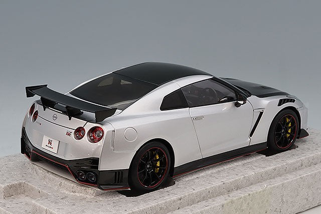 MOTORHELIX FS-M83528 1/18 Nissan GT-R Nismo R35 2022 Silver