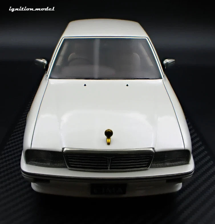 Ignition model IG3903 1/18 Nissan Cedric Cima Y31 White