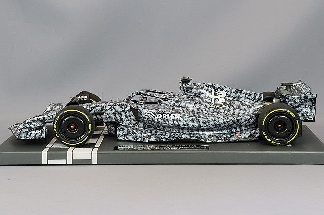 Minichamps MC117229988 1/18 Alfa Romeo C42 2022 Test Resin