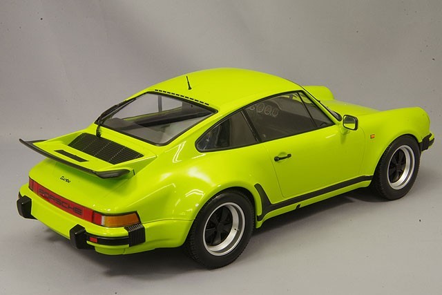 Minichamps MC125066119 1/12 Porsche 911 Turbo 1977 Green Die-cast
