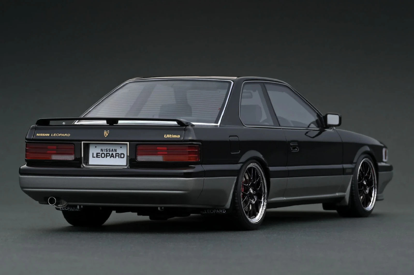 Ignition Model IG3818 1/18 Nissan Leopard Ultima F31 Black/Silver Resin
