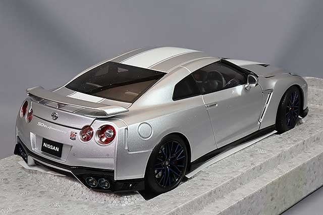 MOTORHELIX FS-M83502 1/18 Nissan GT-R R35 50th Anniversary Silver