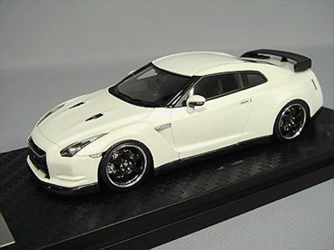 hpi hpi8438 1/43 Nissan GT-R Spec V R35 Brilliant White Pearl