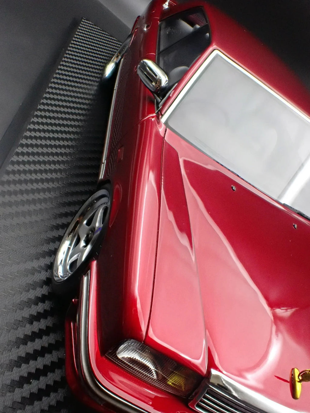 Ignition Model IG3905 1/18 Nissan Cedric Cima Y31 Wine Red Sedan