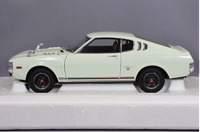 AUTOart 78766 1/18 Toyota Celica Liftback 2000GT RA25 1973 White