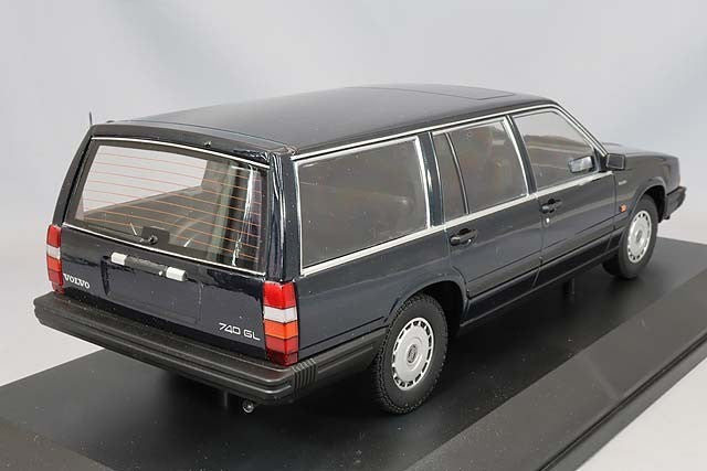 Minichamps MC155171771 1/18 Volvo 740 GL Break 1986 Dark Green Metallic