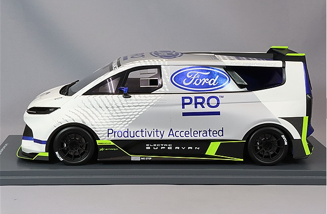 Schuco SC450066300 1/18 Ford Transit Supervan 4 2000HP 2022 Resin