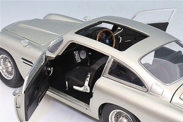 XiaoGuang Model XGM8251033 1/18 Aston Martin DB5 007 Goldfinger
