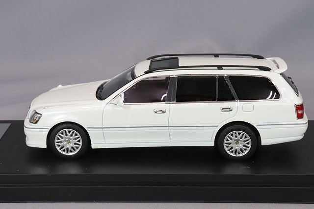 MARK43 PM43154BW 1/43 Toyota Crown Estate Athlete G White Pearl Crystal Shine