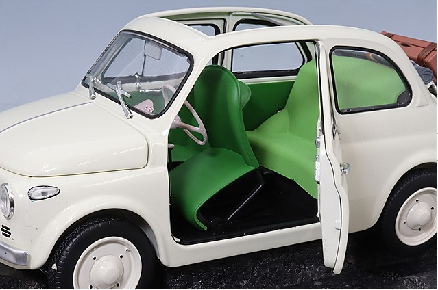 Kyosho KS08966WA 1/18 Fiat Nuova 500 w/Accessories Ivory Classic Set