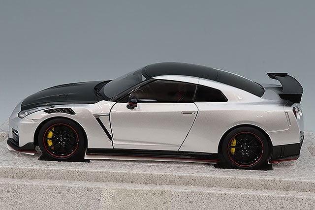 MOTORHELIX FS-M83528 1/18 Nissan GT-R Nismo R35 2022 Silver