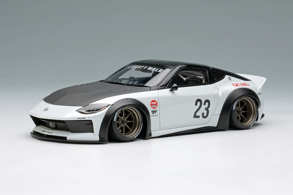 Make Up EIDOLON LB023B 1/43 Nissan Z RZ34 Pearl White/Black LB Nation 8-Spoke