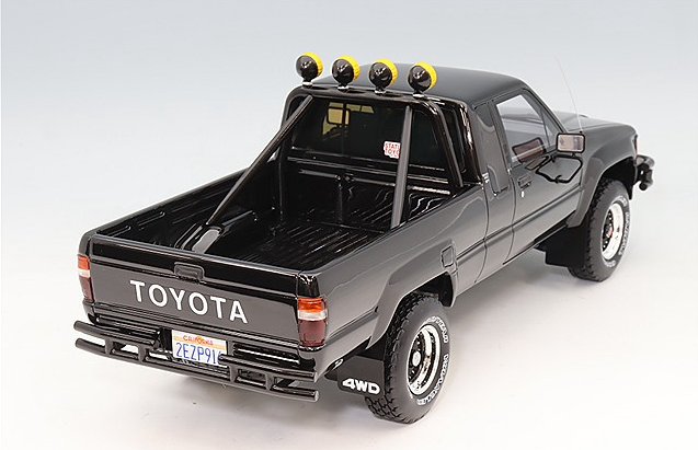 OttO OTM481 1/18 Toyota Hilux SR5 1985 Black Back to Future Spec