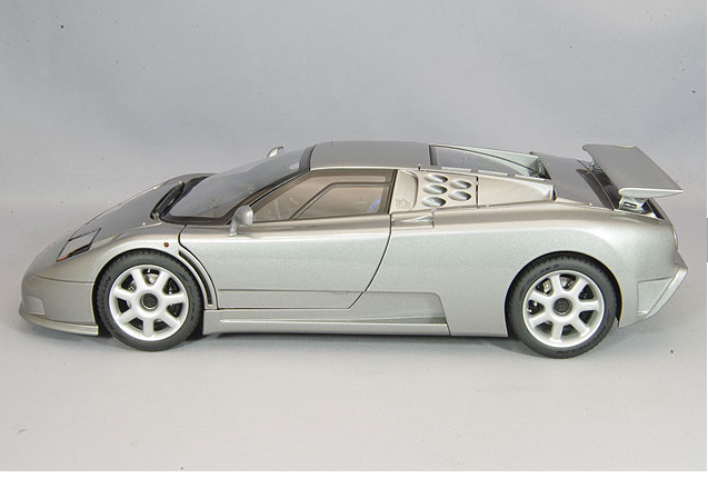 AUTOart 70916 1/18 Bugatti EB110 SS Silver Metallic