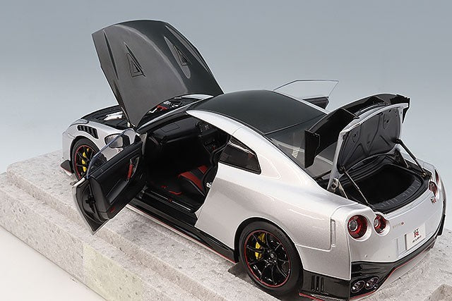MOTORHELIX FS-M83528 1/18 Nissan GT-R Nismo R35 2022 Silver