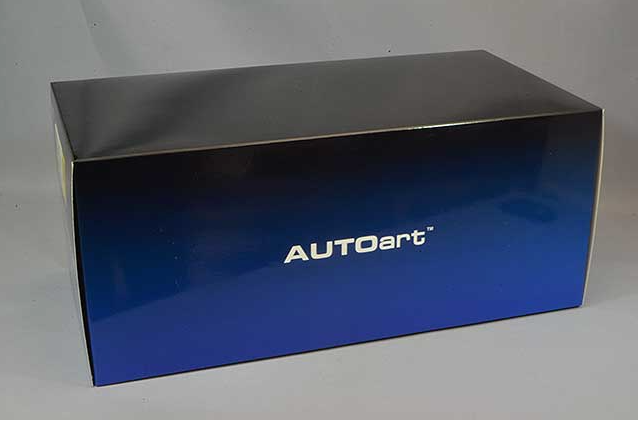AUTOart 78175 1/18 Porsche 911 991.2 GT2 RS Weissach Blue/Carbon