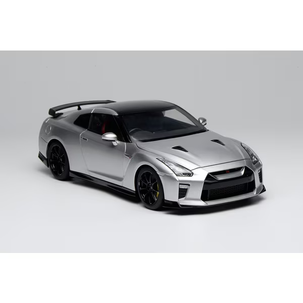 MOTORHELIX M83517 1/18 Nissan GT-R (R35) Track Edition NISMO T-Spec 2022 Silver