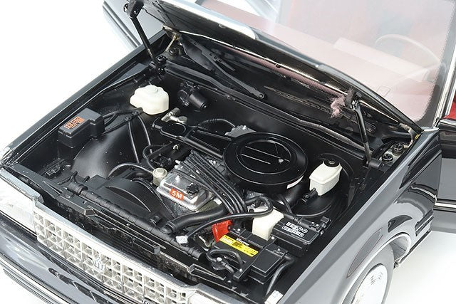 XiaoGuang Model XGM8250612B-1 1/18 Toyota Crown MS122 Black Red