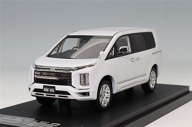 MARK43 PM43157AW 1/43 Mitsubishi Delica D:5 (P) White Diamond Resin