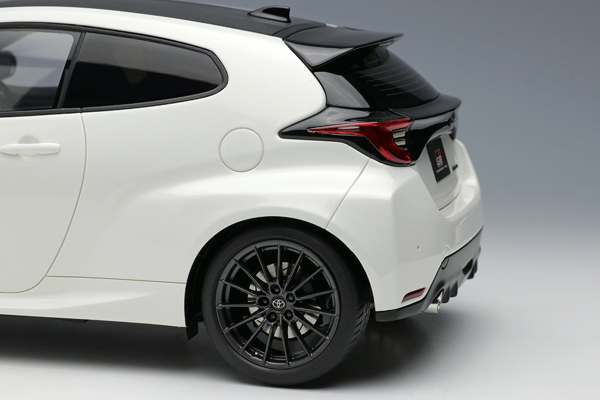 MAKE UP IDEA IM096A 1/18 Toyota GR Yaris RZ 2020 Super White 2 Resin Car