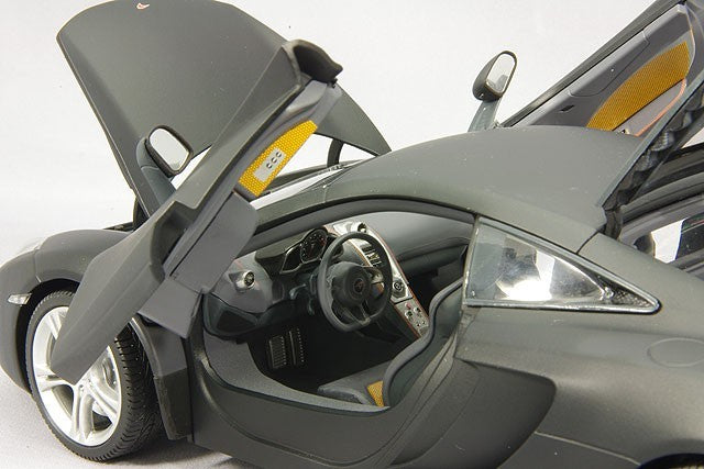 Minichamps MC110133024 1/18 McLaren MP4-12C 2011 Gray Die-cast