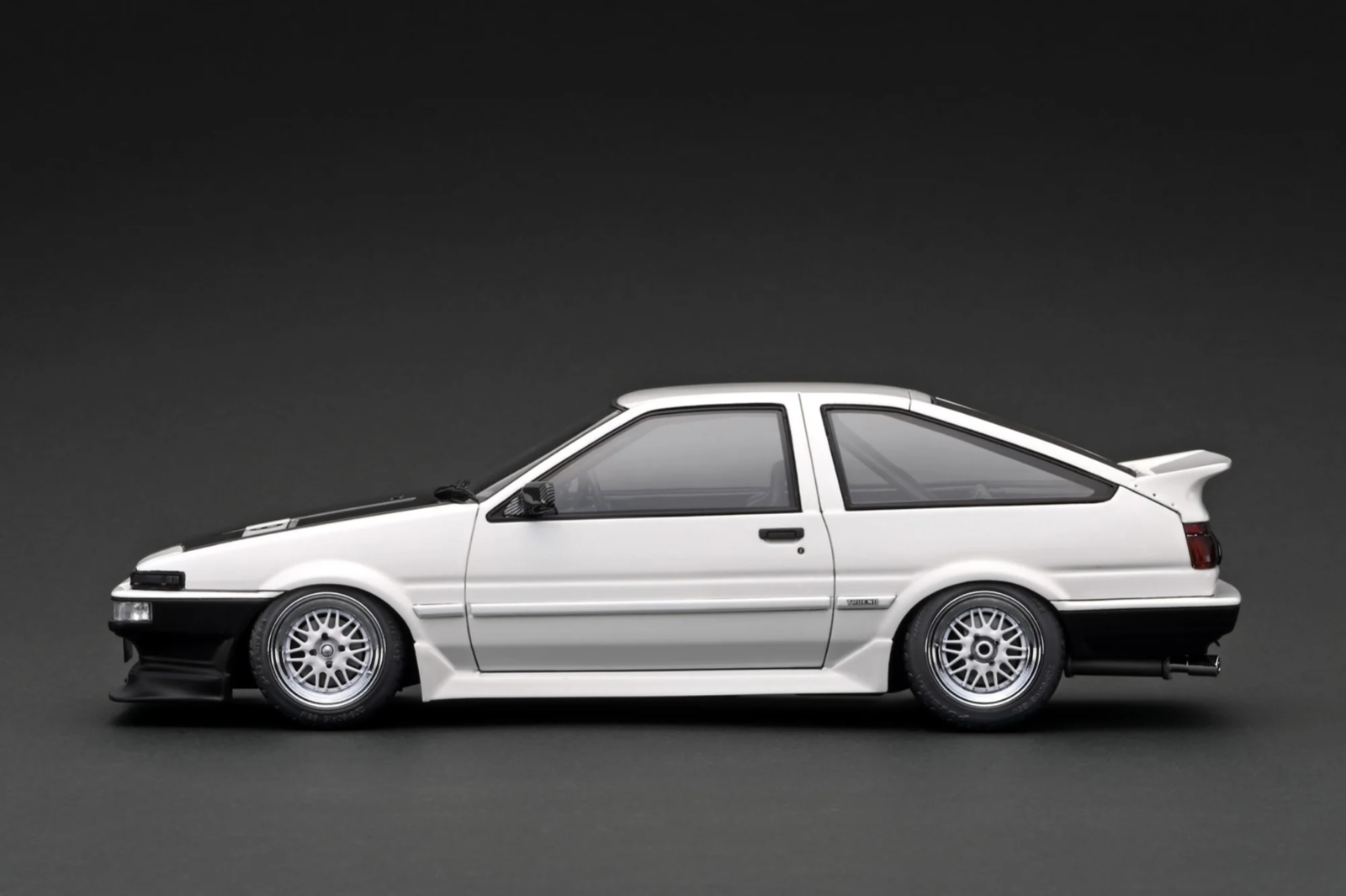 Ignition Model IG3488 1/18 Toyota Trueno AE86 Tsuchiya TK-Street White Resin