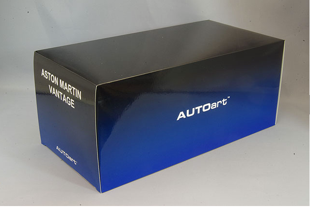 AUTOart 70279 1/18 Aston Martin Vantage 2019 Lime Green Black Roof