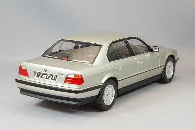 KK Scale KKDC180365 1/18 BMW 740i E38 1994 Silver Luxury Sedan Diecast