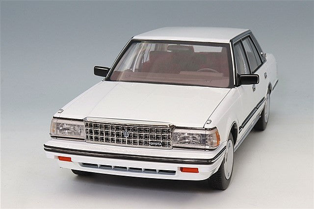 XiaoGuang Model XGM8250611W-1 1/18 Toyota Crown MS122 White Red