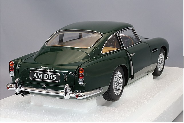 AUTOart 70286 1/18 Aston Martin DB5 Dark Green Composite Model