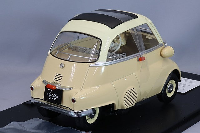 KK Scale KKDC120041 1/12 BMW 250 Isetta 1959 in Cream and Yellow
